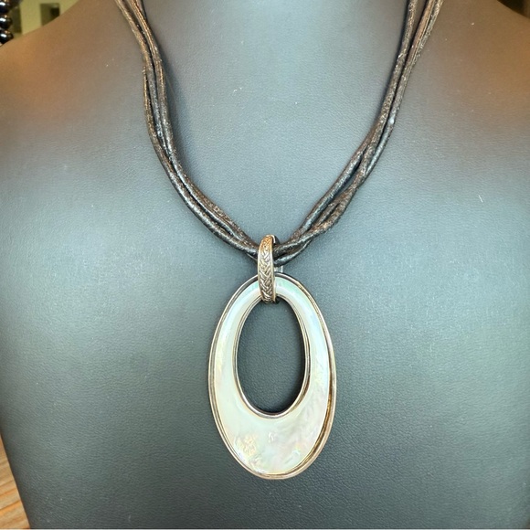 Vintage Monet Mother of Pearl Shell Necklace Silver Tone - Picture 1 of 7